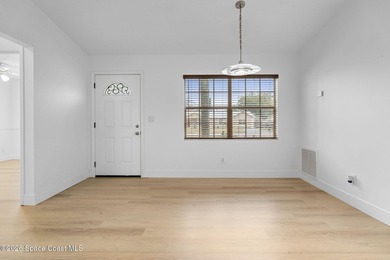 Perfectly landscaped and exterior freshly painted located in a - photo 7