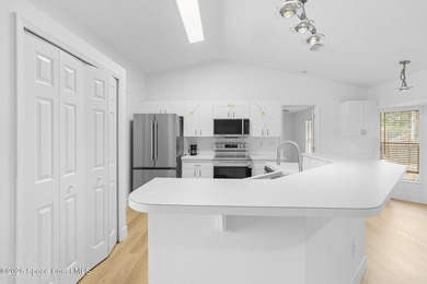 Perfectly landscaped and exterior freshly painted located in a - photo 9