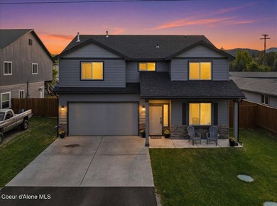 Experience the best of North Idaho living in this stunning - photo 1