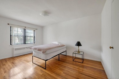 Excellent opportunity in prime Bayside! Brick attached - photo 13