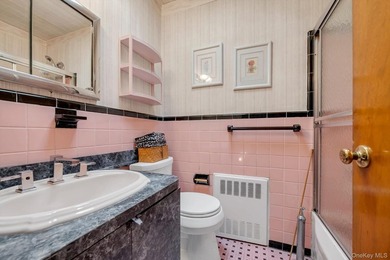 Excellent opportunity in prime Bayside! Brick attached - photo 15