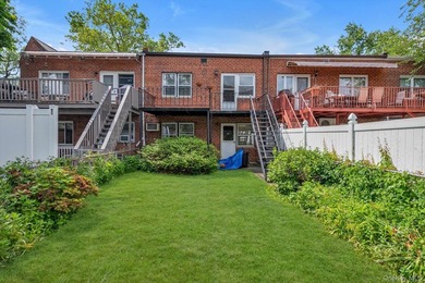 Excellent opportunity in prime Bayside! Brick attached - photo 19
