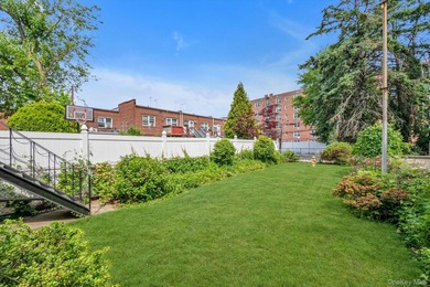 Excellent opportunity in prime Bayside! Brick attached - photo 20