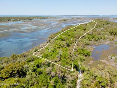 Tucked at the quiet end of Middle Island, this extraordinary - photo 4