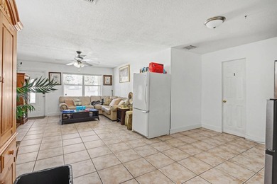 Spacious 6-bedroom single-family home with NO HOA offering - photo 6
