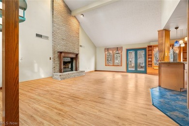 Living doesn't get much easier than with this contemporary three - photo 11