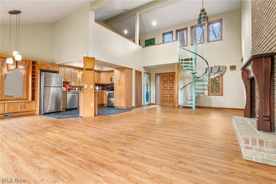 Living doesn't get much easier than with this contemporary three - photo 13