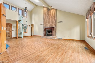 Living doesn't get much easier than with this contemporary three - photo 14