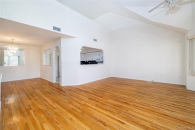 Welcome to the Victorian Homeowners Association in Wantagh. This - photo 6