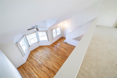 Welcome to the Victorian Homeowners Association in Wantagh. This - photo 8