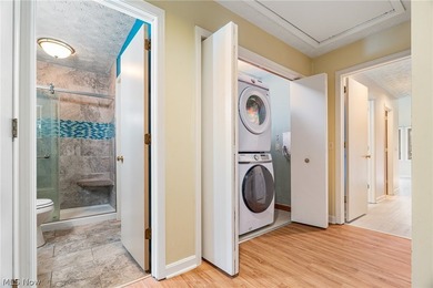 Living doesn't get much easier than with this contemporary three - photo 18