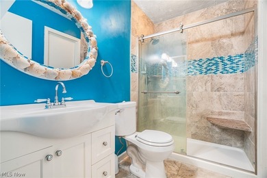 Living doesn't get much easier than with this contemporary three - photo 19