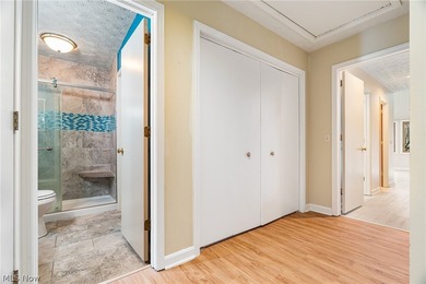 Living doesn't get much easier than with this contemporary three - photo 21