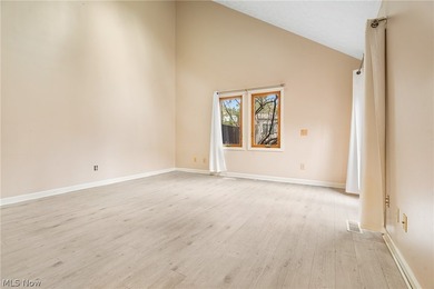 Living doesn't get much easier than with this contemporary three - photo 22