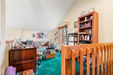 Living doesn't get much easier than with this contemporary three - photo 26