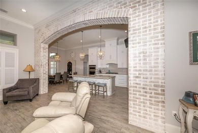 Welcome to Turtle Creek! This beautifully updated 5-bedroom - photo 8