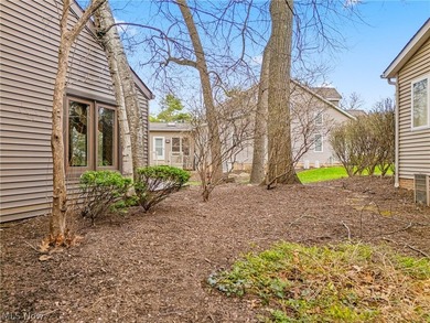 Living doesn't get much easier than with this contemporary three - photo 34