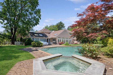 Welcome to this exceptional Hewlett residence, where timeless - photo 25