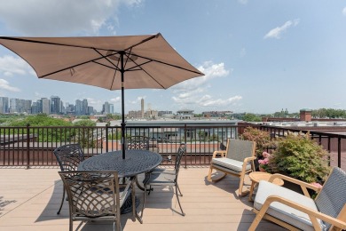 Lake Condo For Sale in Montréal (Le Sud-Ouest), 