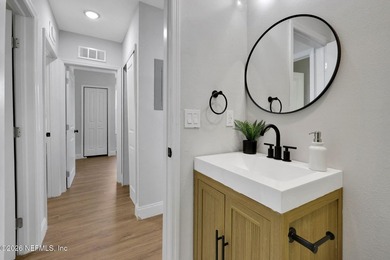 Welcome to this beautifully renovated 3-bedroom, 1.5-bath home - photo 31