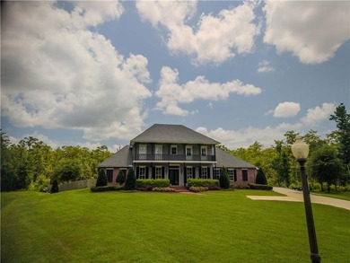 Exceptional Acadian-style estate situated on 1.51 acres in a - photo 3