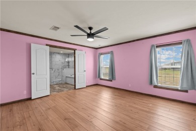 Escape the city and enjoy peaceful country living with this