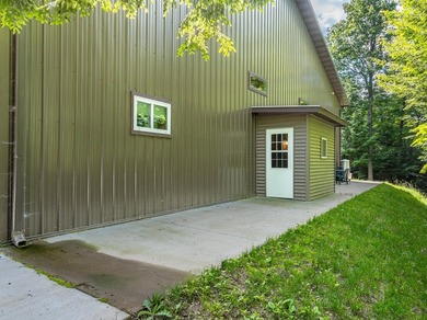 SUGAR CAMP: Luxe Barndominium on a private wooded parcel with - photo 17