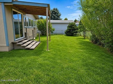 Freshly updated 3 bedroom, 2 bath manufactured home offering 1 - photo 3
