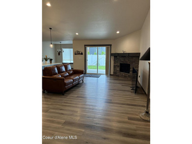 Welcome in to this beautiful 4 bedroom 2 bath residence - photo 4