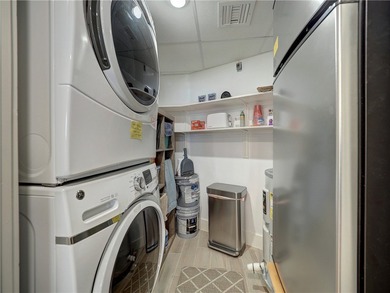 Don't miss out on this beautiful condo. This is a sixth floor - photo 10