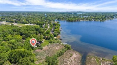 Loon Lake - Oakland County Home For Sale in Waterford Michigan