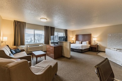 Exciting Investment Opportunity: Quality Inn Hotel at the mouth - photo 11