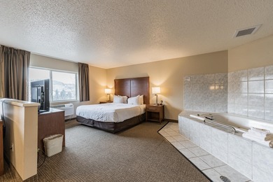 Exciting Investment Opportunity: Quality Inn Hotel at the mouth - photo 12