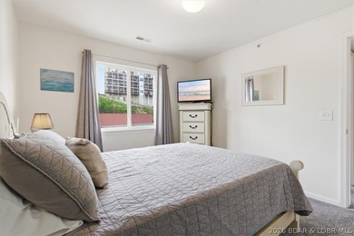 REDUCED! WOW, just WOW! 4 bedrooms, 3 full baths, a 12 x 32 boat - photo 14