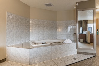 Exciting Investment Opportunity: Quality Inn Hotel at the mouth - photo 14