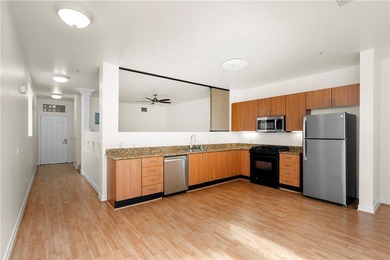 Gorgeous turnkey corner unit on 5th floor at Union Square - photo 3