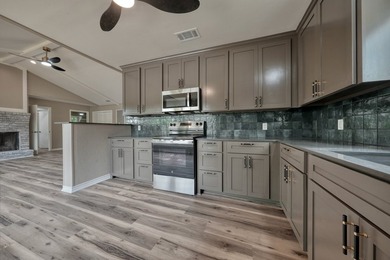 MOTIVATED SELLER - MAKE AN OFFER! SELLER TO PAY ONE YEAR OF HOA - photo 14