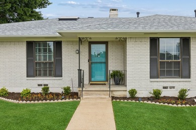 Nestled in the highly sought-after Canyon Creek neighborhood - photo 3