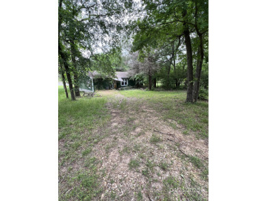 Water-Front Escape, potential awaits! - Lake Home For Sale in Jewett, Texas