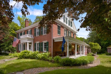 Introducing one of Orono's most distinguished residences--a rare - photo 1