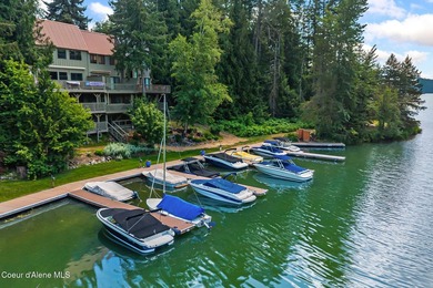 Updated townhome in a tucked-away, lovely waterfront community - photo 4