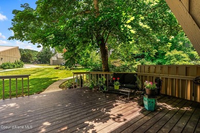 Updated townhome in a tucked-away, lovely waterfront community - photo 8