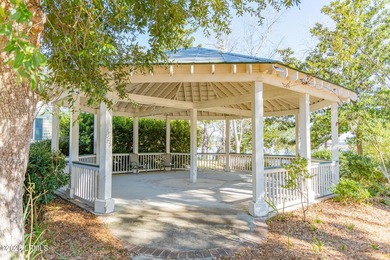 Welcome to 8 Wateree Court, a charming cottage style home - photo 50