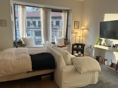 (private lake, pond, coastal) Condo For Sale in New York (Manhattan) New York