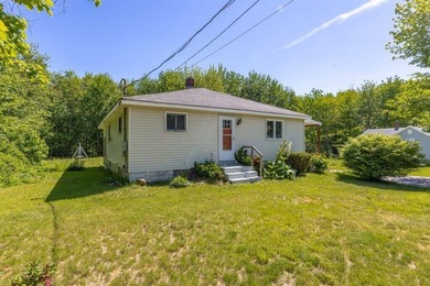 Welcome to easy single-level living in this charming 3-bedroom - photo 2