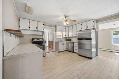 Welcome to easy single-level living in this charming 3-bedroom - photo 3