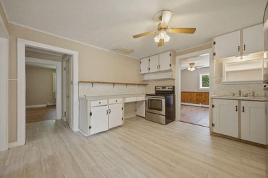 Welcome to easy single-level living in this charming 3-bedroom - photo 4