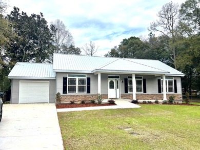 (private lake, pond, creek) Home For Sale in Crestview Florida