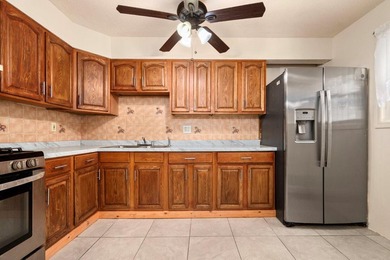 Turnkey and sun-drenched, 79 Amboy Street is a spacious - photo 4