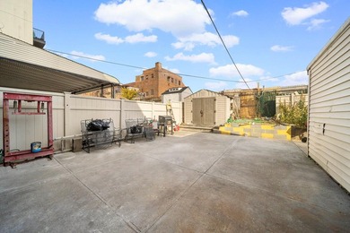 Turnkey and sun-drenched, 79 Amboy Street is a spacious - photo 8